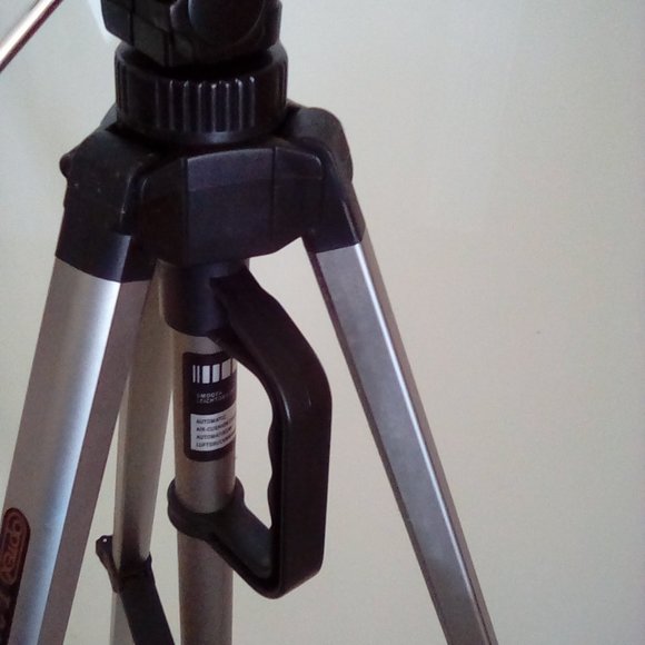 Adjustable camera tripod - Picture 4 of 5